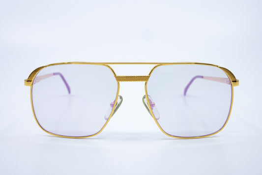 VINTAGE HILTON CLASS 10 995 E26