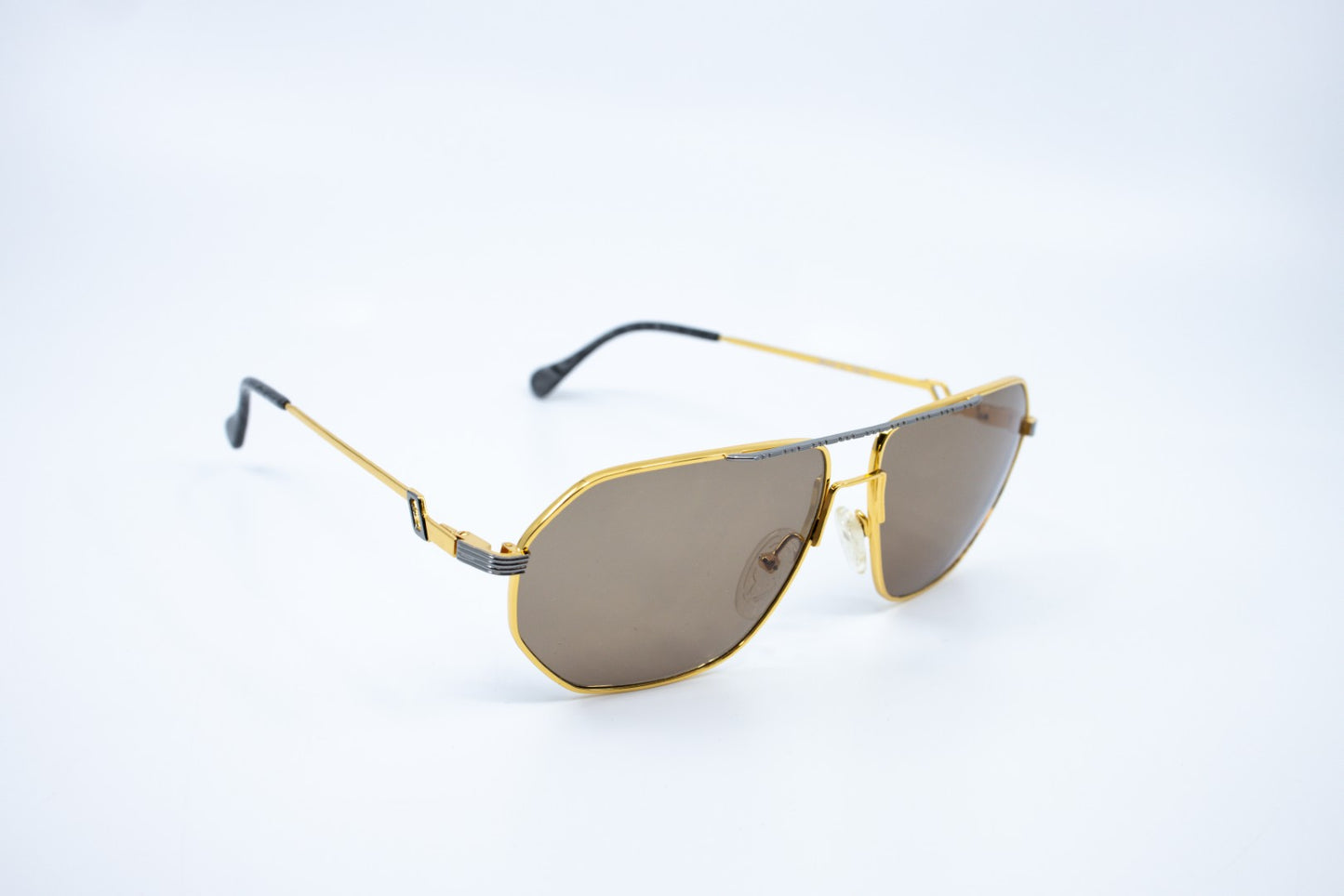 VINTAGE HILTON EXCLUSIVE 12 183