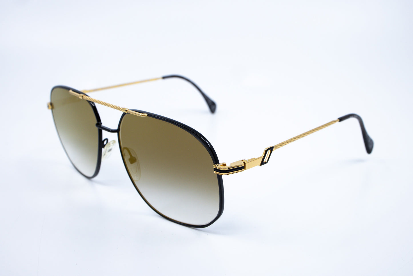 VINTAGE HILTON EXCLUSIVE 16 3