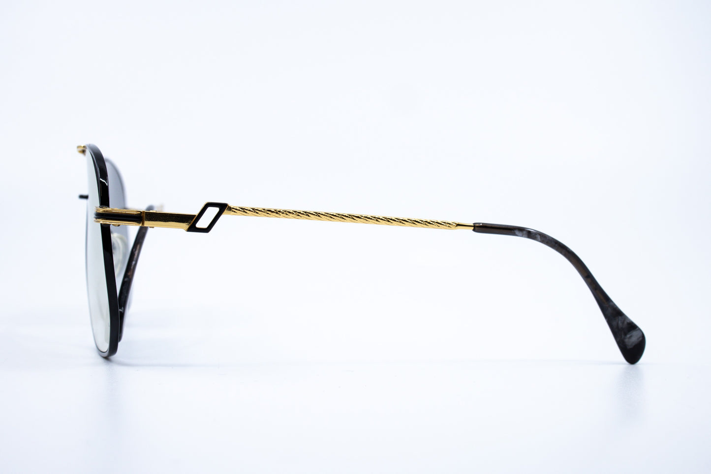 VINTAGE HILTON EXCLUSIVE 16 3