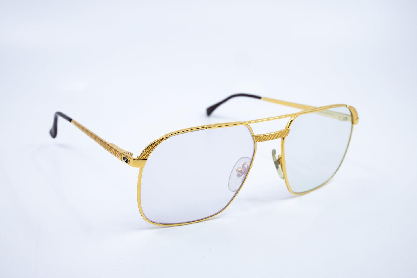 VINTAGE HILTON CLASS 10 995 E26