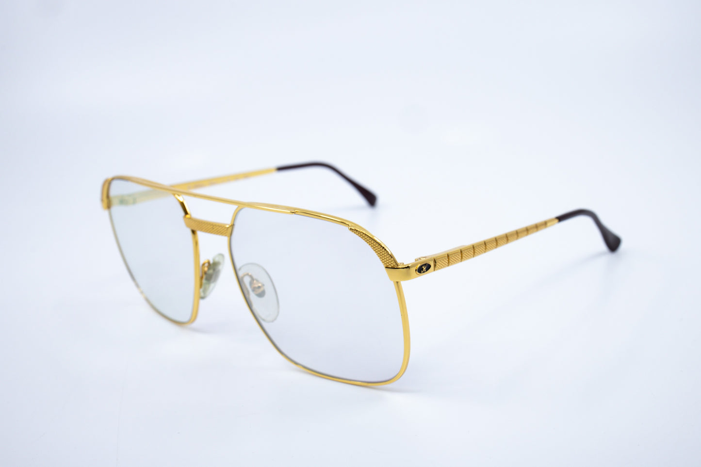 VINTAGE HILTON CLASS 10 995 E26