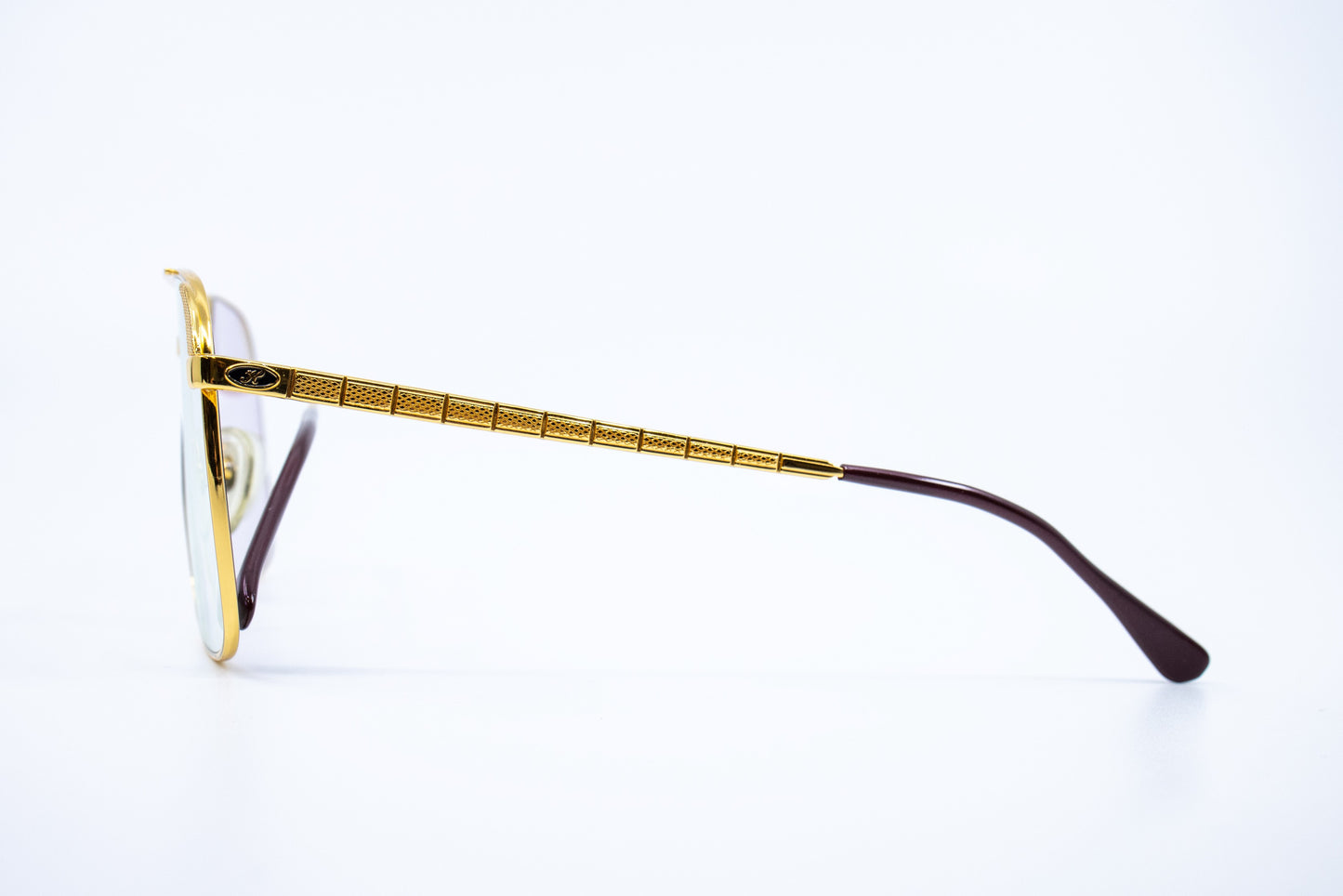 VINTAGE HILTON CLASS 10 995 E26