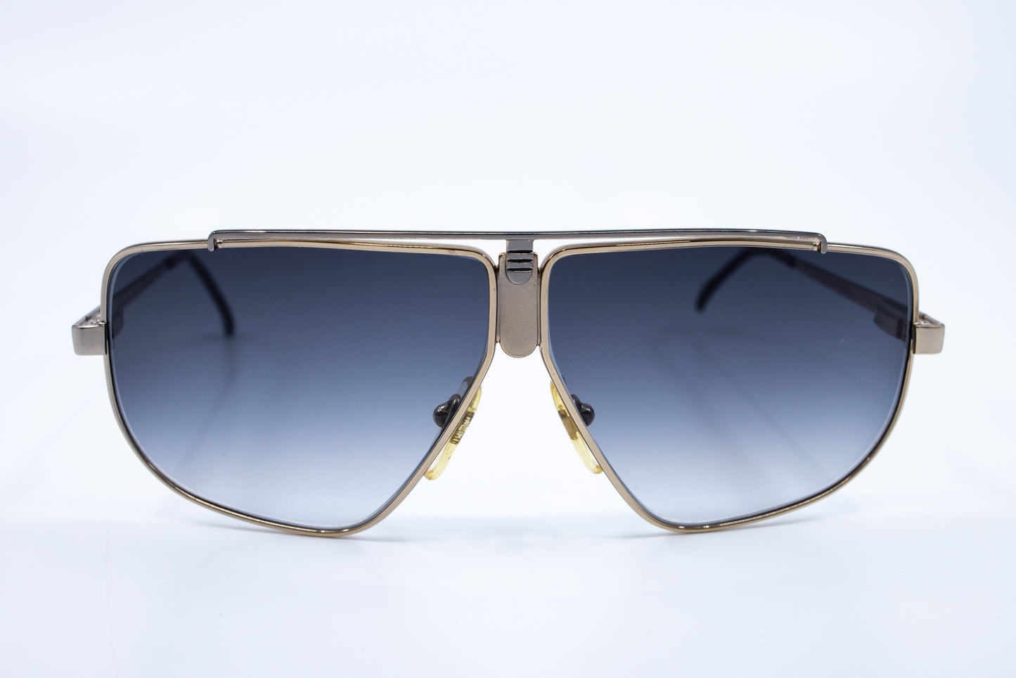VINTAGE HILTON MONSIEUR 011