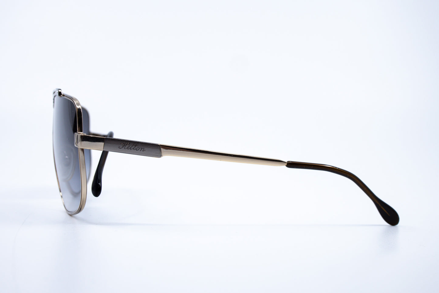 VINTAGE HILTON MONSIEUR 011