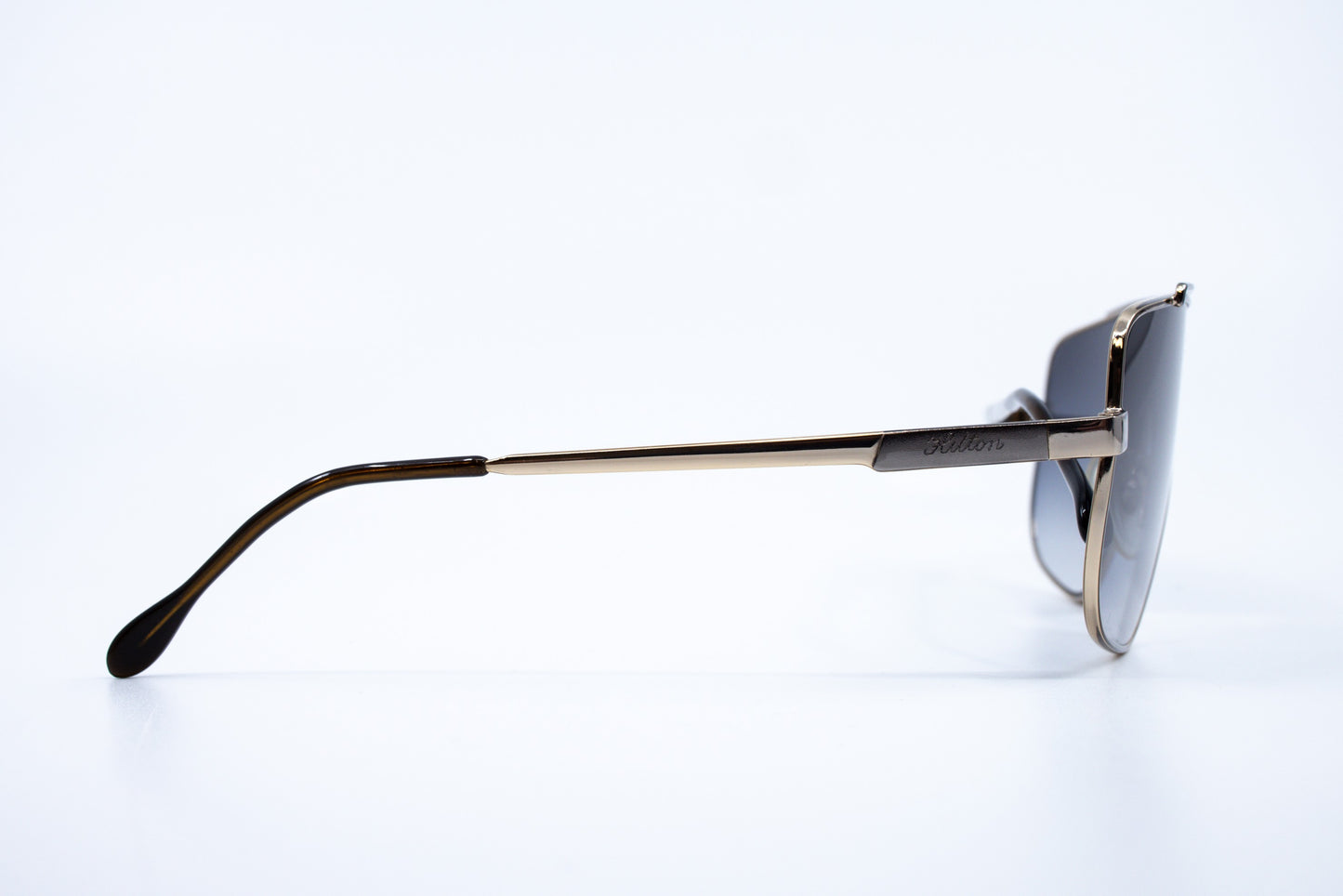 VINTAGE HILTON MONSIEUR 011